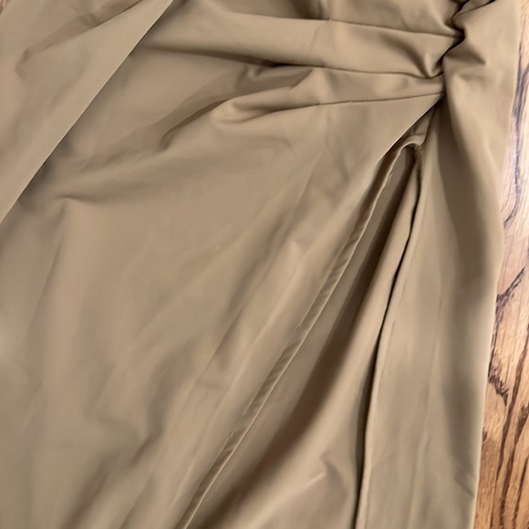 Super cute cut out dress - Picture 3 of 4